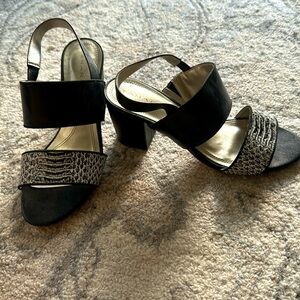 Black and white sandals 7.5m
